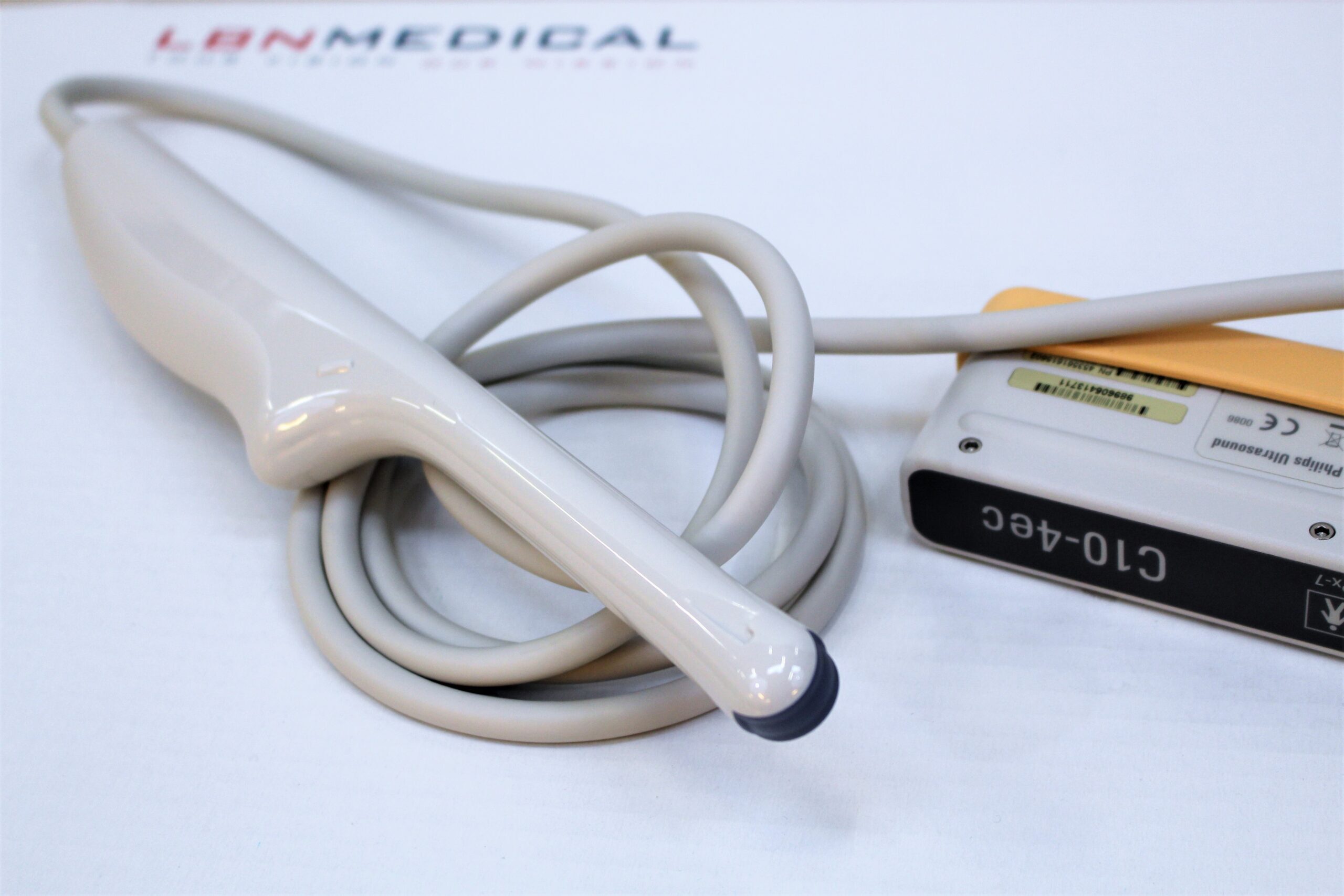 Philips C10-4ec endocavitary probe. Philips C10-4EC endocavity ultrasound probe, specialized for gynecological and urological imaging. The slender probe with its ergonomic handle and coiled cable is displayed alongside its connector, supplied by LBN Medical.