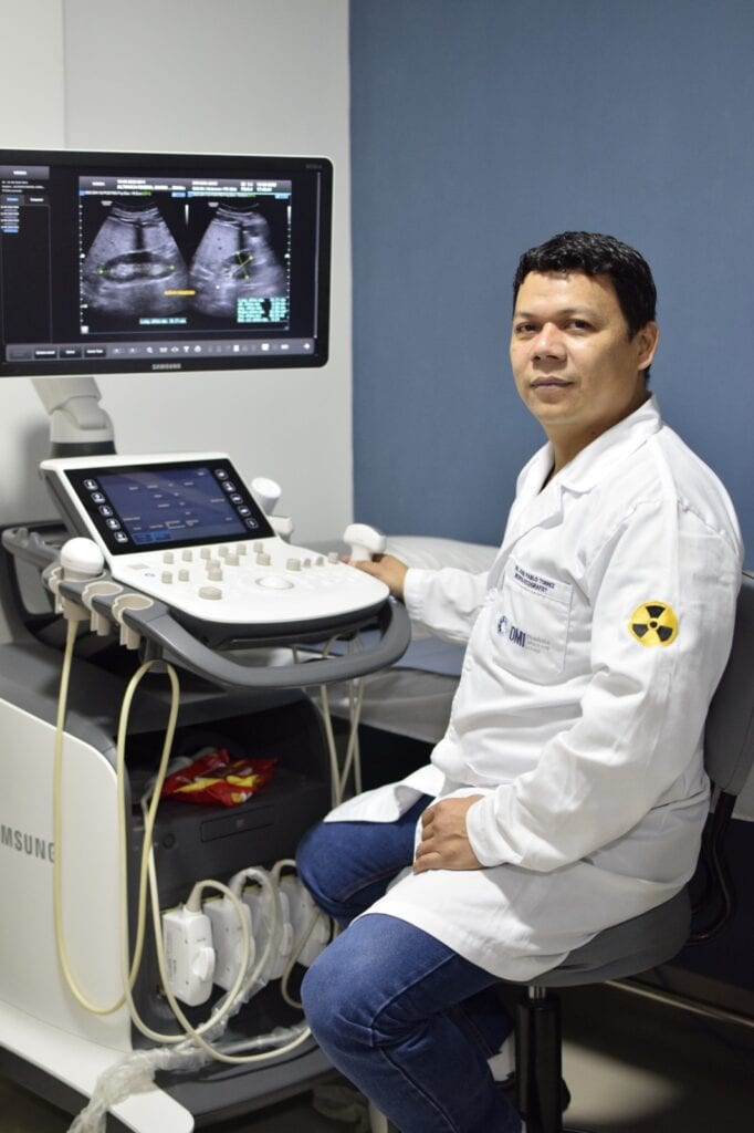 Customer from Bolivia buying a Samsung ultrasound