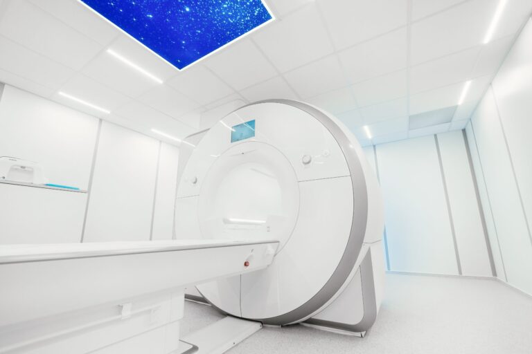 Closed MRI